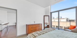 3033 Wilshire Gallery 20