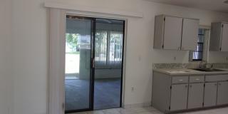Adorable 3 Bedroom Home with Large Lanai Gallery 5