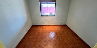 East- 3 bedroom/ 2 bathroom home with sparkling pool! Gallery 14