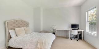 7 The Registry Gallery 21