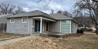 Spacious 2 Bedroom Home Close to Campus Gallery 1