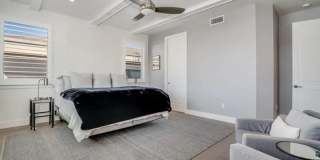 710 E Avenue Gallery 32