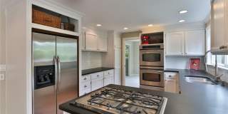 4 bd 2.5 bathroom single family home in Bellevue Gallery 7