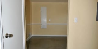 Charming 2 bed 1 bath bungalow with 2nd living room Gallery 12
