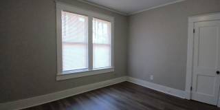 Newly Renovated 1BR/1BA Duplex near U of M Gallery 7
