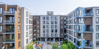 1550 on the Charles Gallery 28