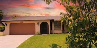 1025 NE Van Loon Ln Gallery 1