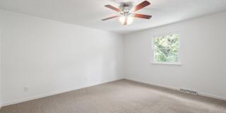 AVAILABLE OCTOBER 1ST!! 2-BEDROOM TOWNHOME IN NORTH VERSAILLES! Gallery 1