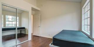 Portland Place: 2370 Portland Street - Three Bedrooms Near USC! Gallery 25