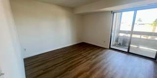 **$500 Move in Special**  Updated Spacious 1 bed/1 bath in Aurora Gallery 12
