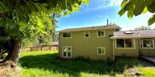 Spacious 4BD/3BA Bellevue Home with Private Backyard & Garage Gallery 9