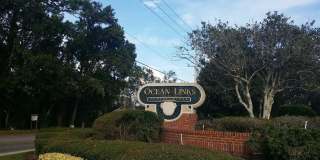 Completely Renovated 3rd Floor condominium with panoramic views GARAGE INCLUDED! Gallery 1