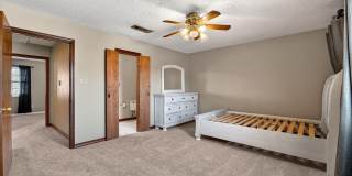 Harts Landing - Right next to the pool! One month half off rent! Gallery 18