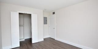 211 E Merrill Street Gallery 9