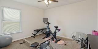 BEAUTIFUL 4-BEDROOM HOME IN NORTHEAST CROSSING Gallery 17