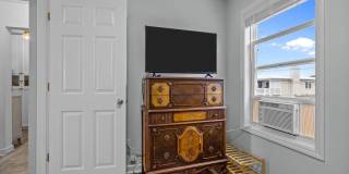 201 W Glenn Street Gallery 29