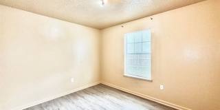 Three Bedroom Apartment with Spacious Dining and Living Area Gallery 7