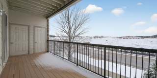 Newly renovated 2 Bedroom Condo in Centennial Gallery 33