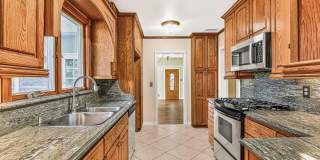 Expansive Three-Bedroom Home with Front and Back Yard in Long Beach AVAILABLE NOW Gallery 9