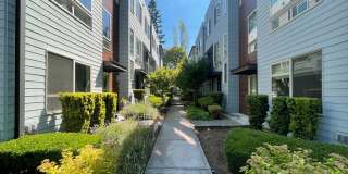 Modern 4BR Townhome in Prime Bellevue | AC | Bellevue Schools | Minutes to Microsoft Gallery 4