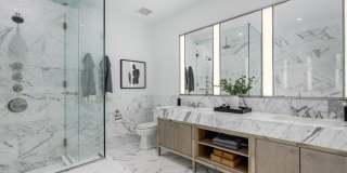 451 E Grand Avenue Gallery 14