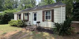 1627 Mason Lane - Charming Single Level Home with Fenced in Yard! Gallery 1