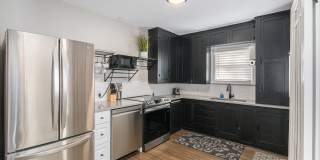 Beautifully Fully-Furnished Duplex in Old Town Gallery 11