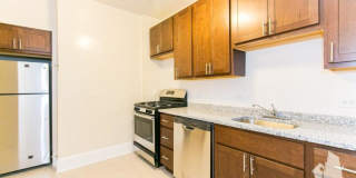 1613 West Berteau Gallery 2