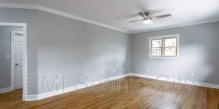 513 Lytle St Gallery 13