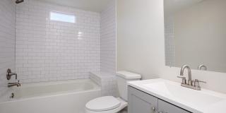 Uptown Renovated 1/1.5 apartment with Private Backyard Gallery 10