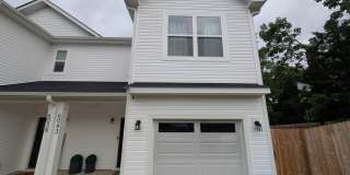 Room in 3 Bedroom Home at Sullins Rd Gallery 3