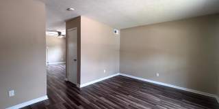 5523 Livingston ~ University Estate Gallery 11