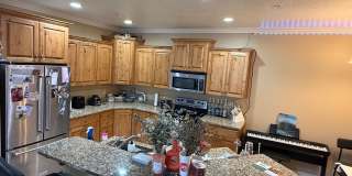 Beautiful condo with amazing amenities and a fabulous kitchen Gallery 7