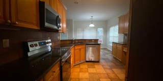 Room in 4 Bedroom Home at Hampton Pl Dr Gallery 11