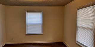 Charming Two Bedroom Home in Historic Morehead City Walking District with Dining Area and Living Room Gallery 14