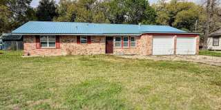 Available Now – Updated 3-Bed, 2-Bath Home in Iowa with Garage Gallery 1