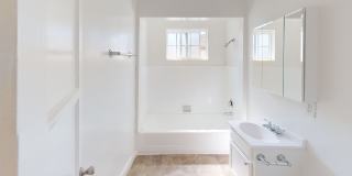 Adams Apartments...Gorgeous Newly Remodeled One Bedroom..Great Location! Gallery 7