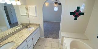 Beautiful North Hills Refrig A/C Home with Pool! Gallery 22
