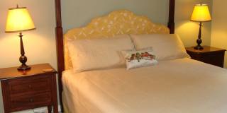 1-bedroom furnished condo with fenced courtyard Gallery 1