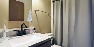 Beautiful 3-Bed 2-Bath Townhouse in Brooklyn Park! Gallery 10