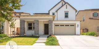 Madera Tesoro Viejo - Beautiful Hillside Village 2-Story Home, 4BR/3BA, SOLAR, Community Pool + Lots of Amenities! Gallery 1