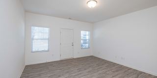 BEAUTIFUL 2 Bedroom End Unit Townhome in Mooresville - MOVE IN SPECIAL Gallery 4