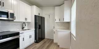 550 NW 15th Ct Gallery 1