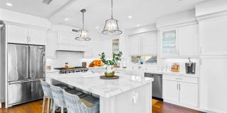 Gorgeous 3 bed 3.5 bathroom home available month to month in the highly desired city of Corona Del Mar. Gallery 15