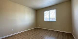 MELROSE DISTRICT CONDO WITH HUGE MOVE-IN SPECIAL – HALF OFF FIRST & SECOND MONTH’S RENT! Gallery 27