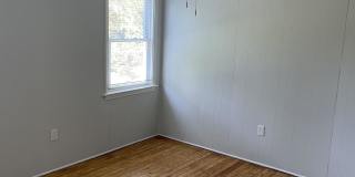 2313 East 40th Street Gallery 12