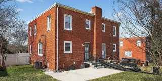 Spacious Townhome with driveway Gallery 15
