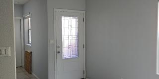 3 Bedroom, 2.5 Bathroom Home! Schedule a Showing! Gallery 4