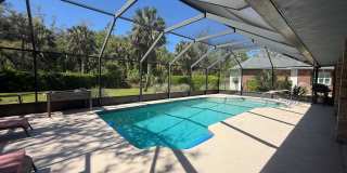 Beautiful 3 bedroom 2.5 bathroom pool home Gallery 29