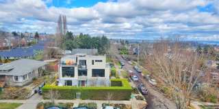 Beautiful 2 Bed 1.75 Bath Townhome in Central District Gallery 17